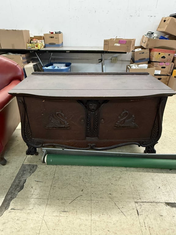 VTG WOODEN HOPE CHEST