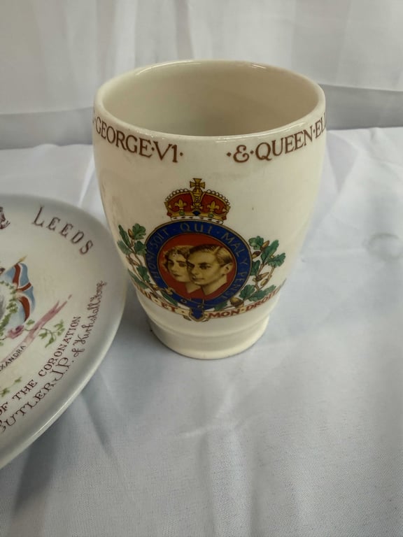 5 COLLECTIBLE KING GEORGE & QUEEN ELIZABETH ITEMS - Image 5