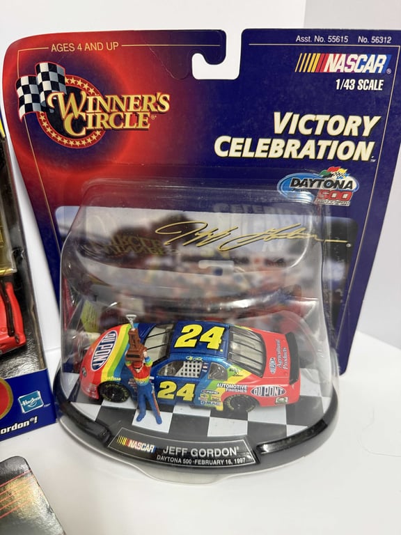 4 WINNERS CIRCLE JEFF GORDON COLL. 2 - 1:43 2 - FIGURES - Image 4
