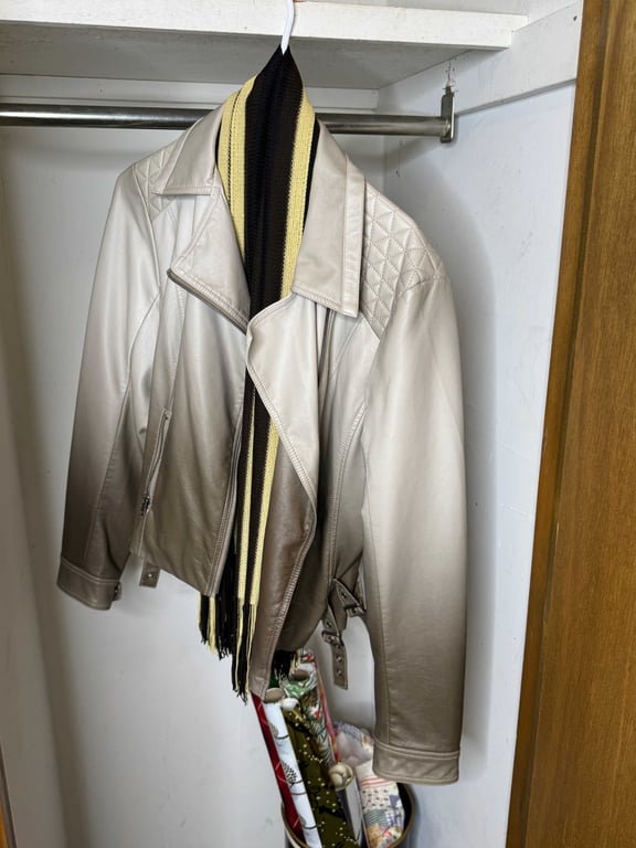 4 women's coats - Image 3