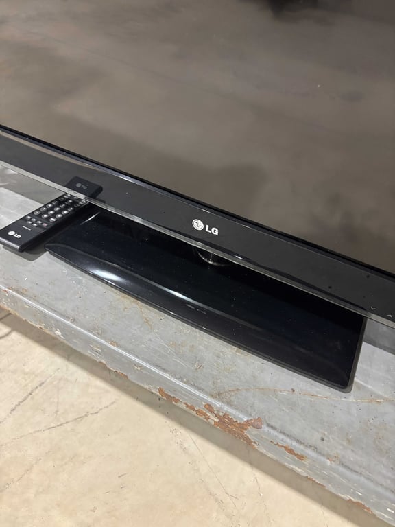 LG 32" TV  - Image 2