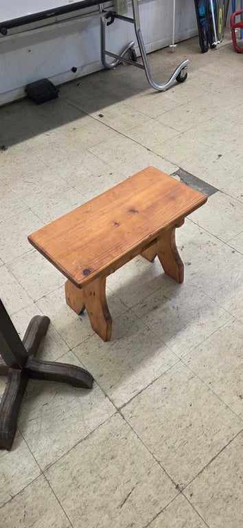 SOFA SERVER TABLE & STOOL