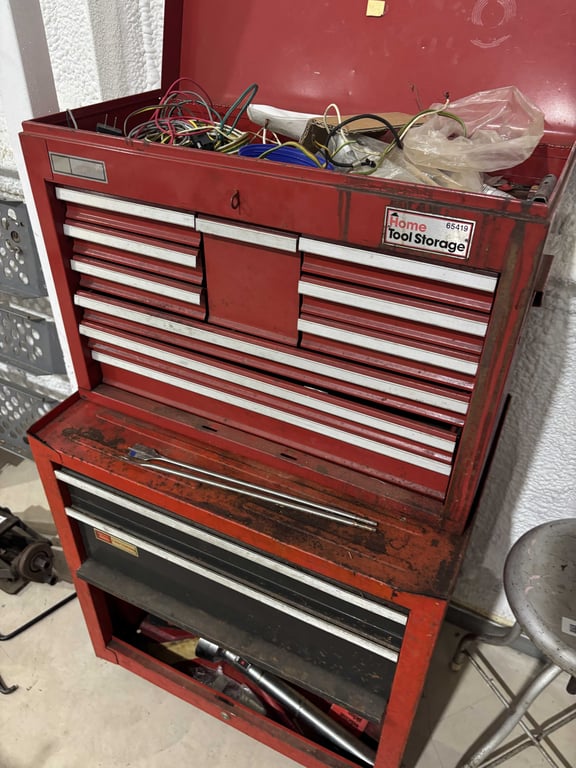Craftsman 12 drawer toolbox & contents - Image 2