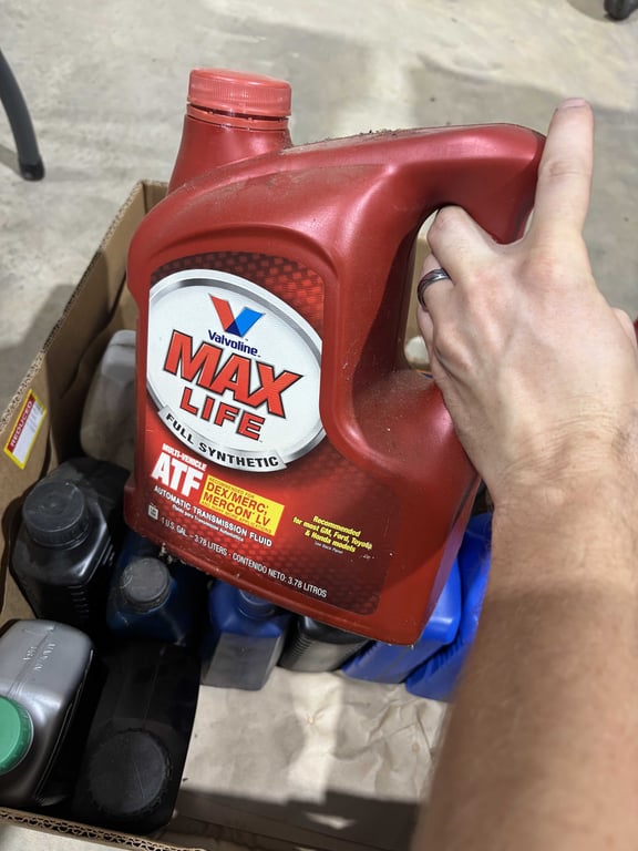 Box of misc oil - Image 2