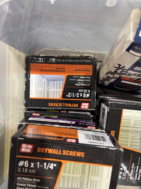 Misc Screws, and chainsaw chain - Image 4