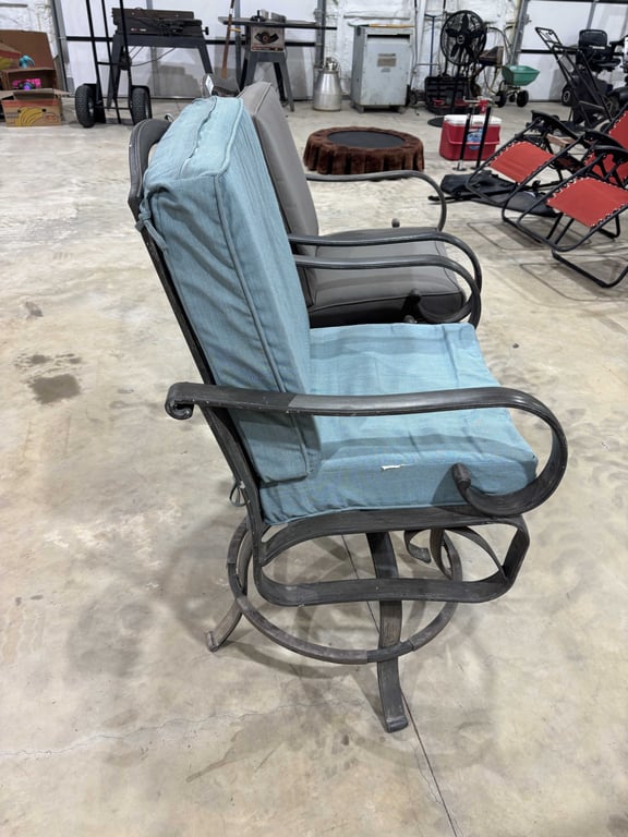 Two outdoor patio swivel chairs - Image 5