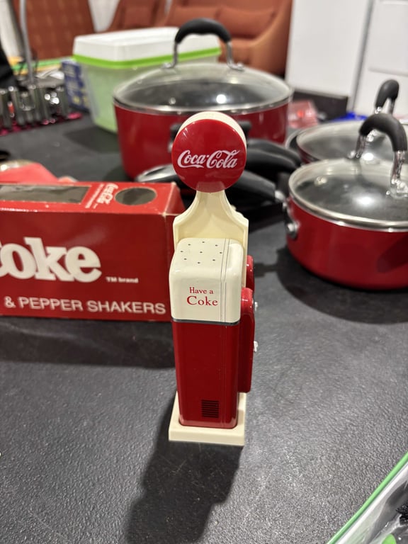 Coke salt & pepper shakers - Image 4