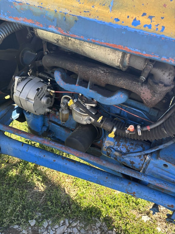 Ford 2000 Tractor - Image 15