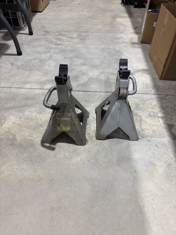 4 jackstands (silver)