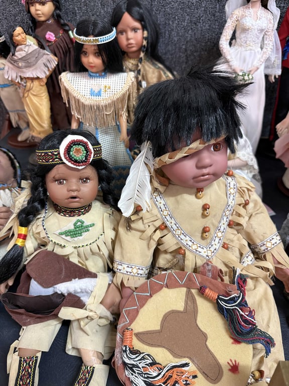 GROUPING OF PORCELAIN INDIAN DOLLS - Image 3