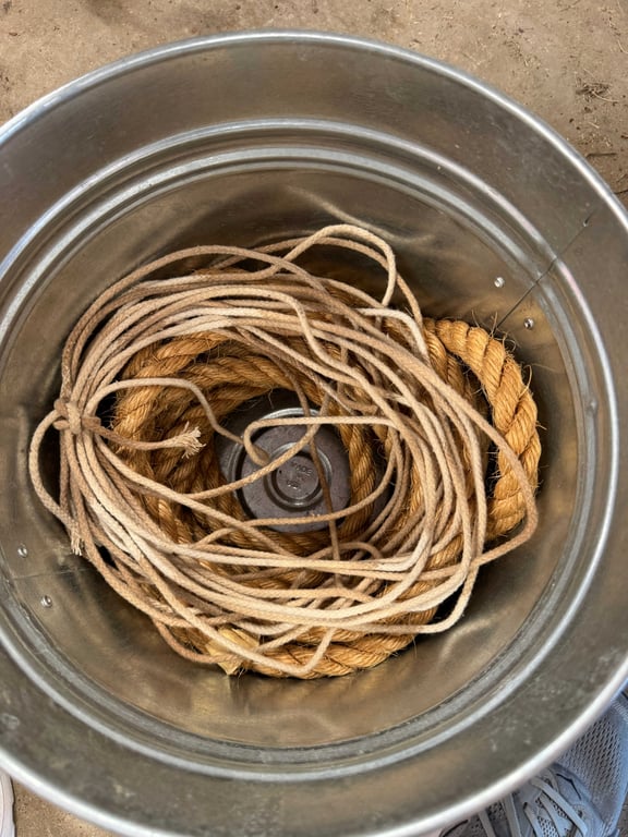 Galvanized bucket with rope - Image 2