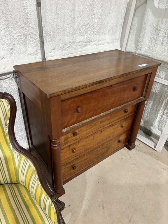 Vintage 4 Drawer Dresser - Image 2