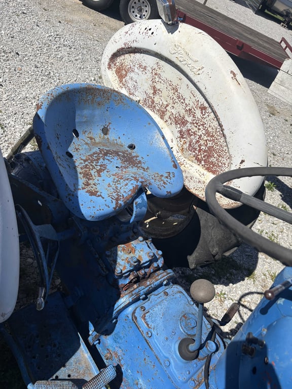 Ford 2000 Tractor - Image 5