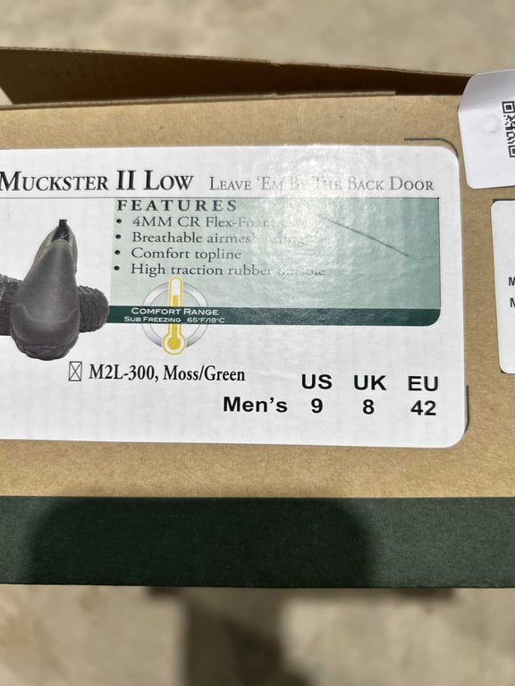 Pair of men's Muck Muckster II Low size 9 shoes - Image 3