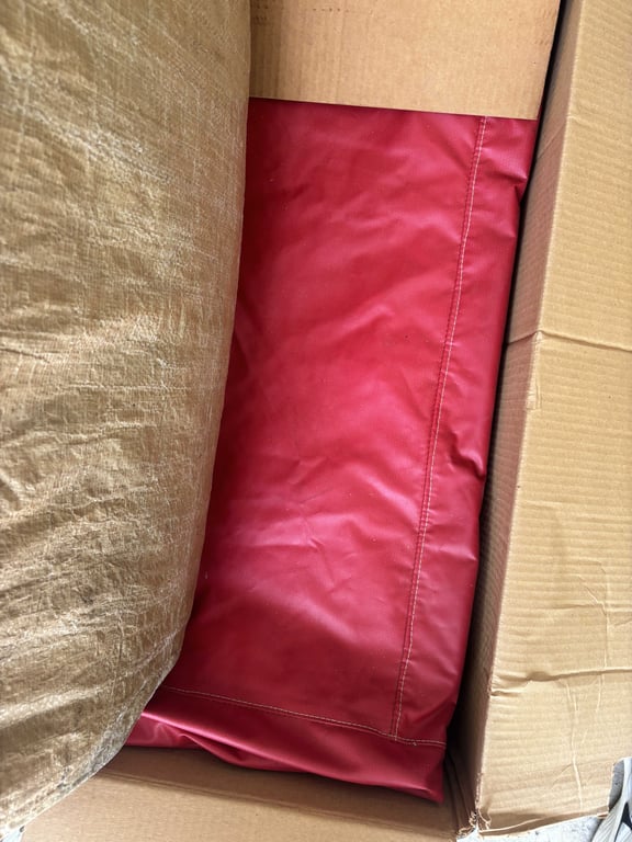 Tarps and stakes - Image 3