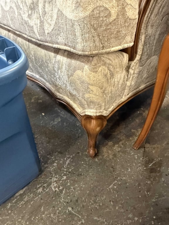 VTG CREAM COLORED FRENCH PROVINCIAL SOFA W/TUFTED BUTTON DEAIL & MATCHING CHAIR - Image 3