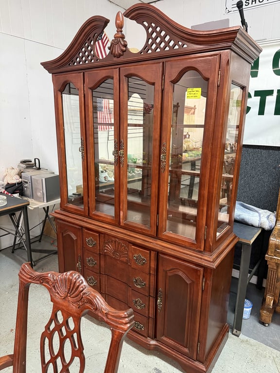 DINING ROOM SET W/6 CHAIRS & HUTCH - Image 3