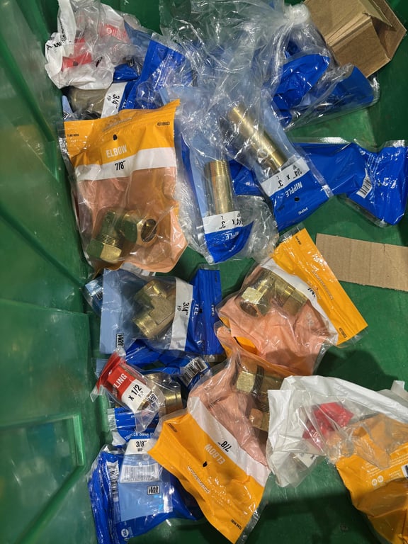 Tote of elbows, fittings, plugs, couplings, etc - Image 5