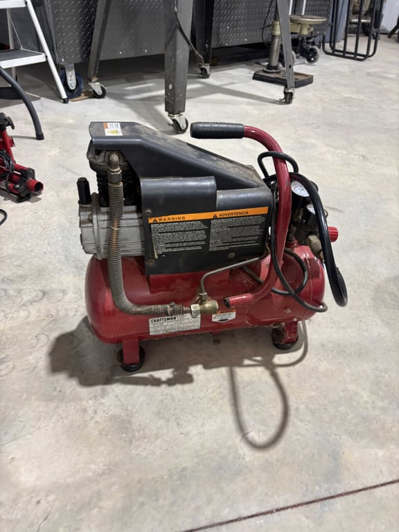 Craftsman 3 Gallon Air Compressor - Image 4