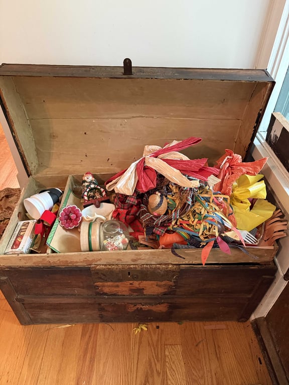 CAMELBACK STEAMER TRUNK - Image 2
