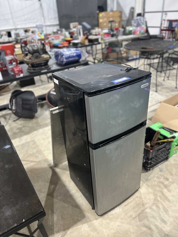 Vissani small refrigerator 