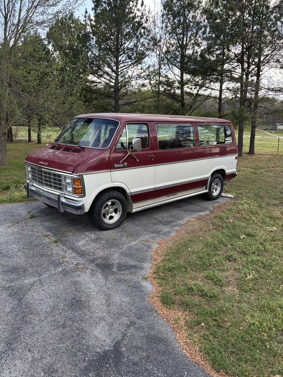 1985 Dodge Ram Wagon