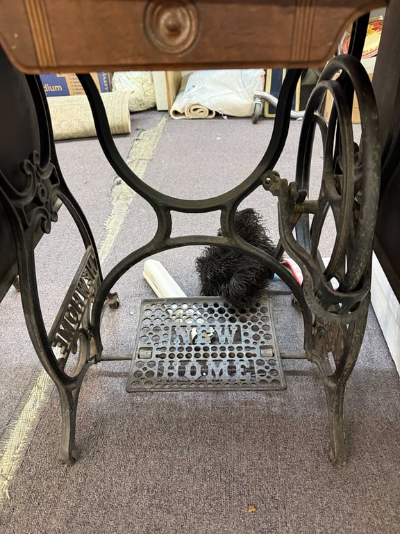 NEW HOME TREADLE SEWING MACHINE - Image 2