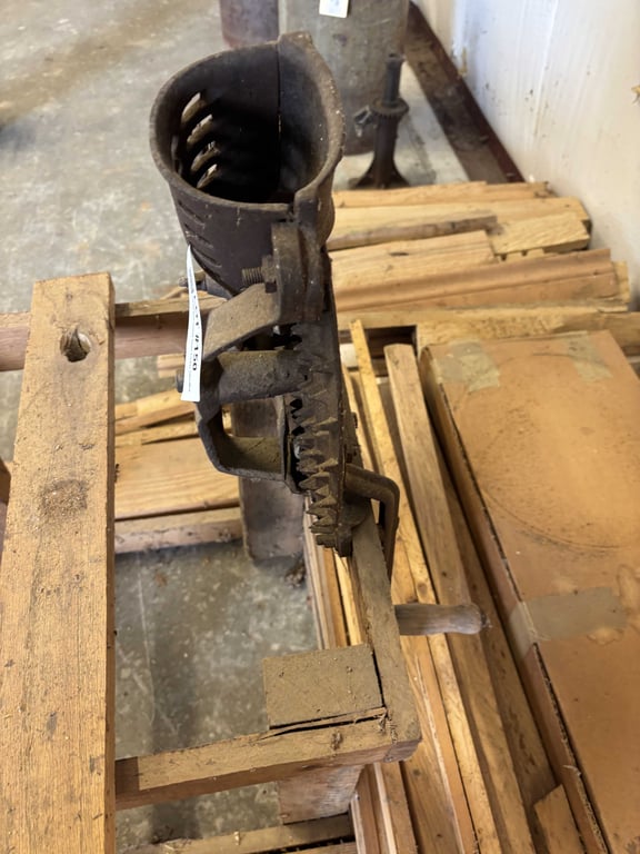 Antique Cast Iron Corn Sheller - Image 4
