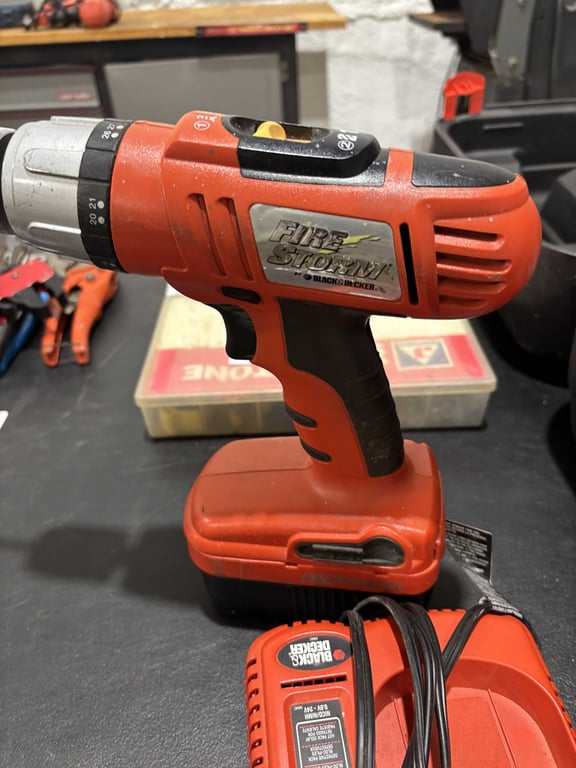 Black & Decker 24V drill - Image 2