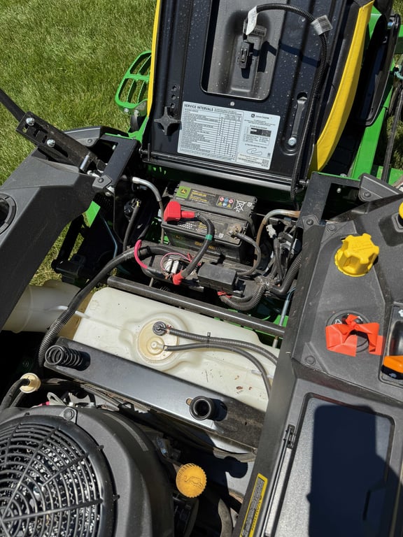 John Deere 42" Z320R zero turn - Image 11