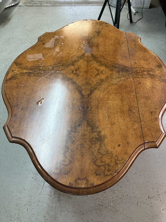 19TH CENTURY VICTORIAN BURR WALNUT SERPENTINE TABLE - Image 2