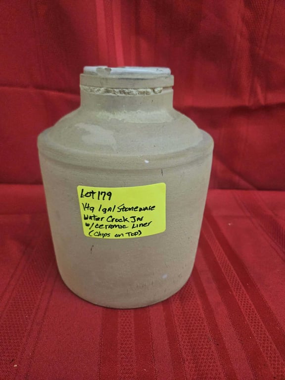 VTG 1 GAL STONEWARE WATER CROCK W/CERAMIC LINER (CHIPPED)