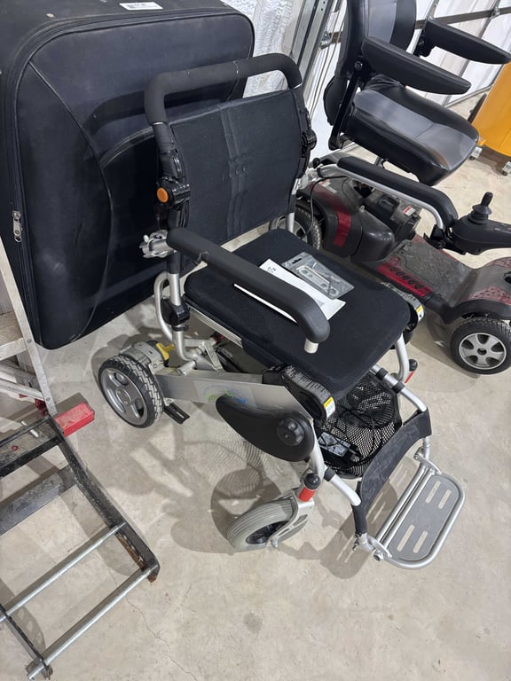 KD's Smart Chair & Case - Image 3