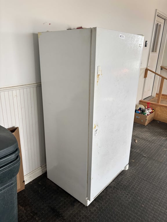 Frigidaire Refrigerator - Image 4