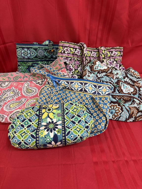 GROUPING OF VERA BRADLEY PURSES - Image 2