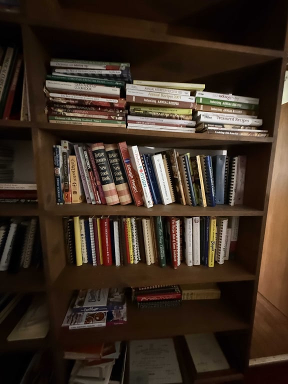 GROUPING VTG COOKBOOKS & BOOKS - Image 2