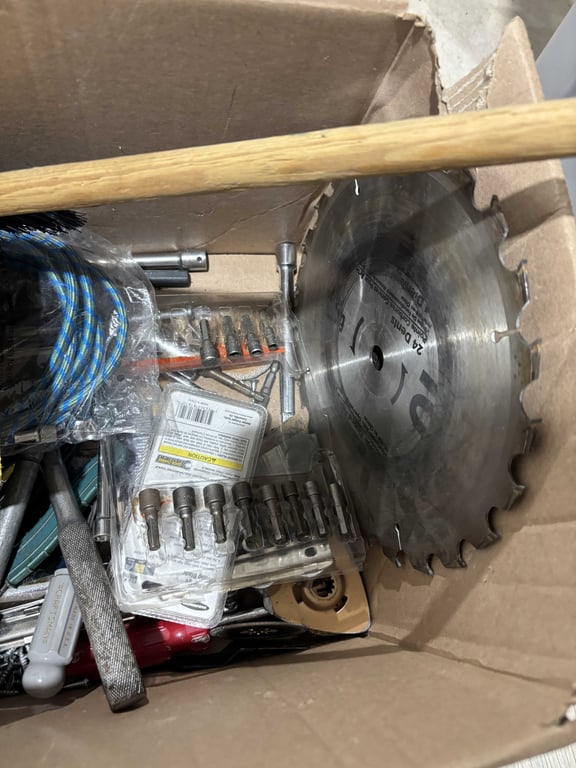 Box of misc tools - Image 2