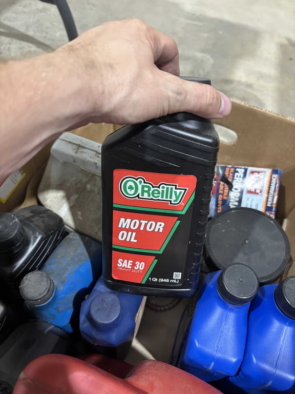 Box of misc oil - Image 5