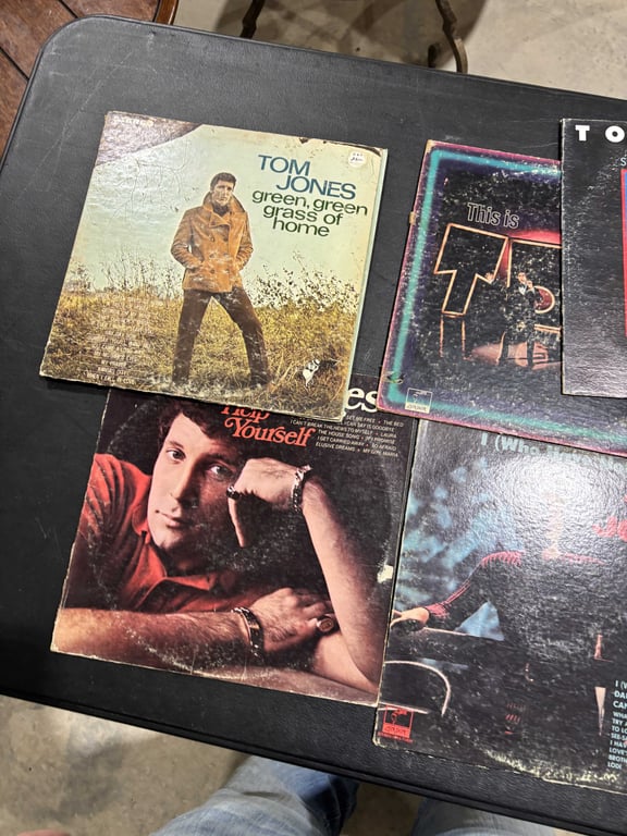 15 Tom Jones Albums - Image 5
