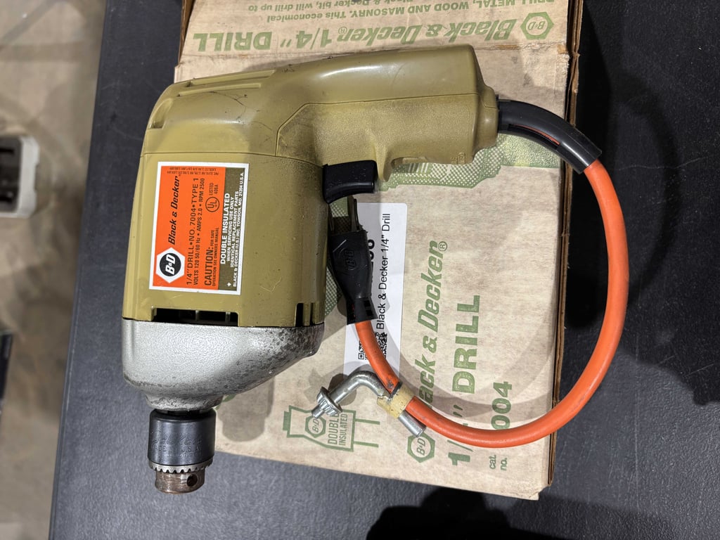Black & Decker 1/4" Drill - Image 2