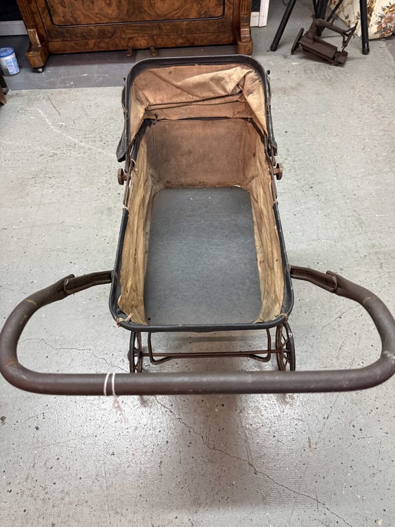 VTG METAL DOLL BUGGY - Image 2
