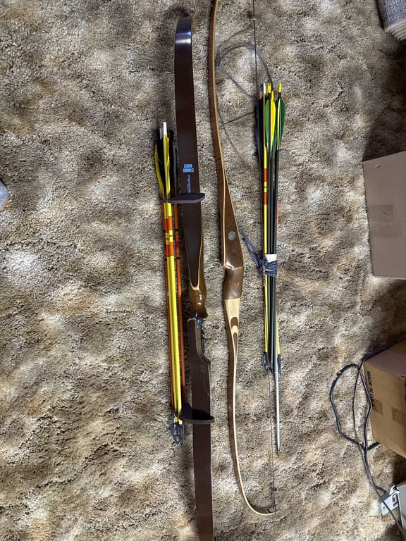 2 Vintage Bows with Arrows