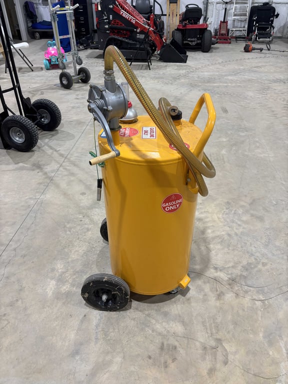 25 Gallon Hand Crank Gas Pump - Image 2
