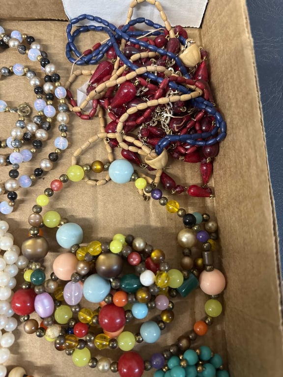 Assortment Costume Necklaces - Image 4