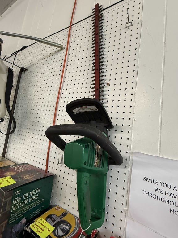WEEDEATER HEDGE TRIMMER