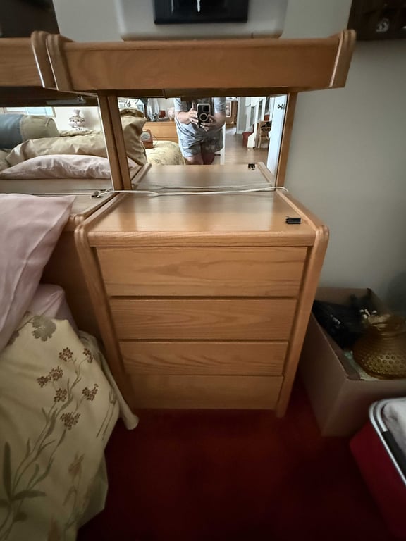 5 PC VTG OAK CAPTAIN STYLE BEDROOM SUITE W'/MIRRORED PANELS - Image 2