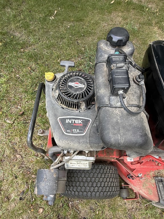 SNAPPER REAR ENGINE RIDER (RUNNING) - Image 2