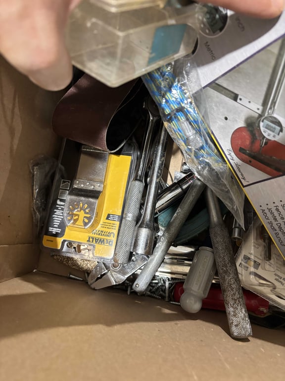 Box of misc tools - Image 3