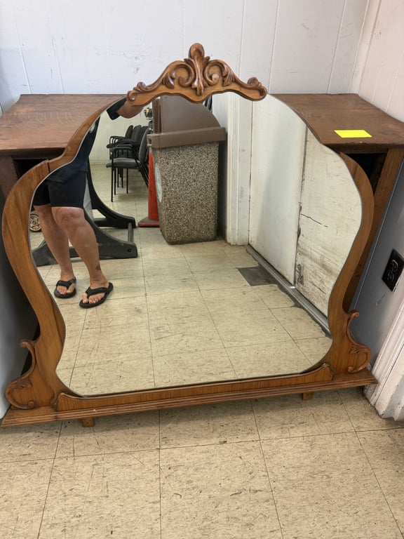 DRESSER W/MIRROR (MISSING DRAWER)