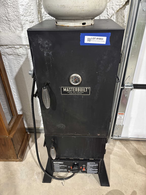 Masterbuilt smoker & bottle - Image 2